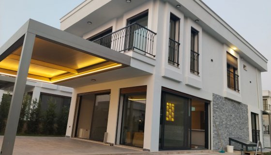 Kuşadası Güzelçamlı Satılık  4+1 Özel Havuzlu  Villa